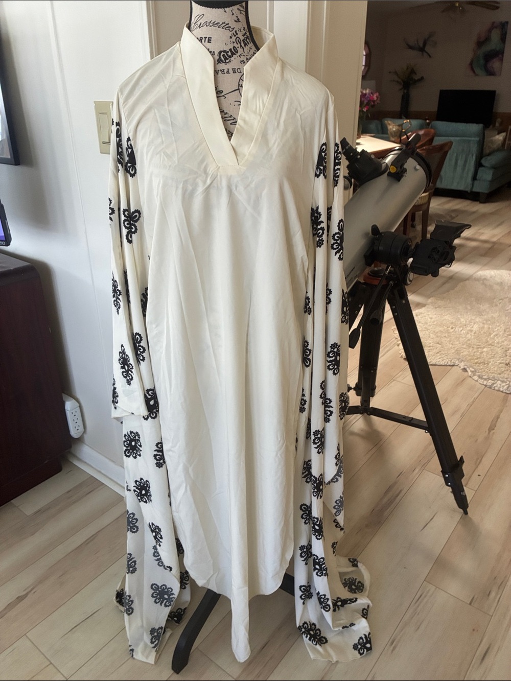 SHEIN Ivory Maxi Dress with Black Embroidered Sleeve Panels Plus 2X never worn n